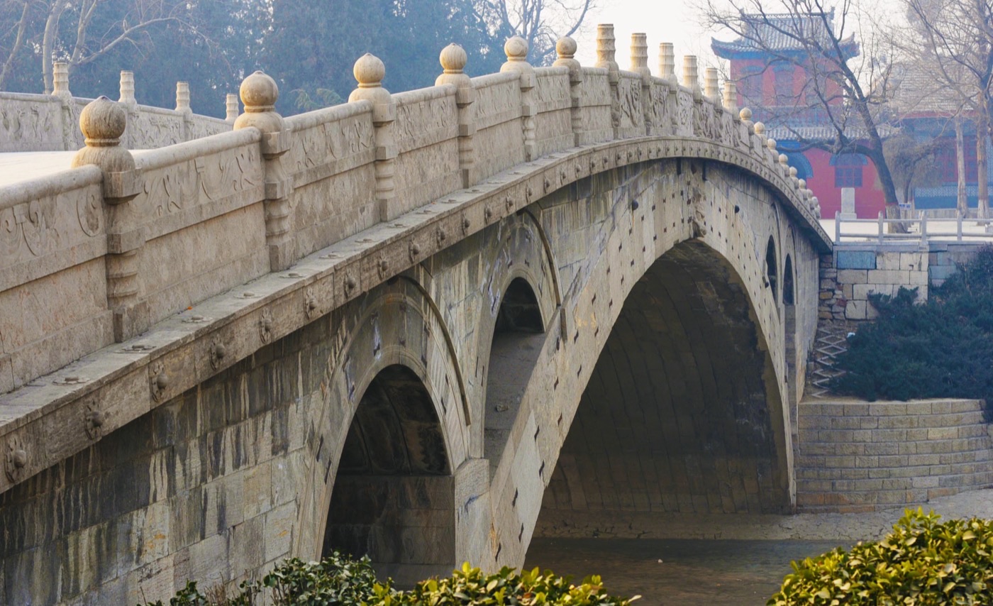 The Zhaozhou (Anji) Bridge in China's Hebei province, showing the main arch and the two smaller open-spandrel arches cut into the stonework at each end, a Sui dynasty design completed around 605 AD